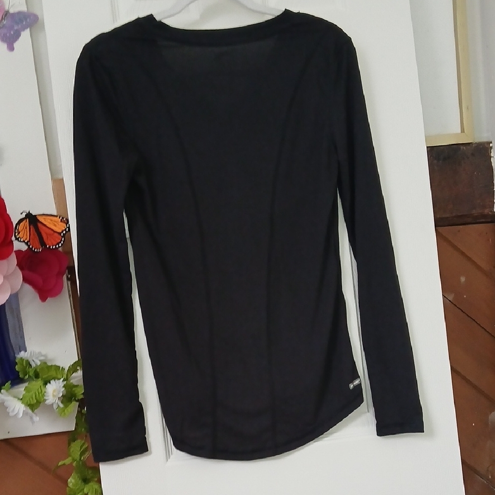 Danskin Semi-Fitted Black Long Sleeve Top With Thumb Holes Size S - Picture 10 of 11